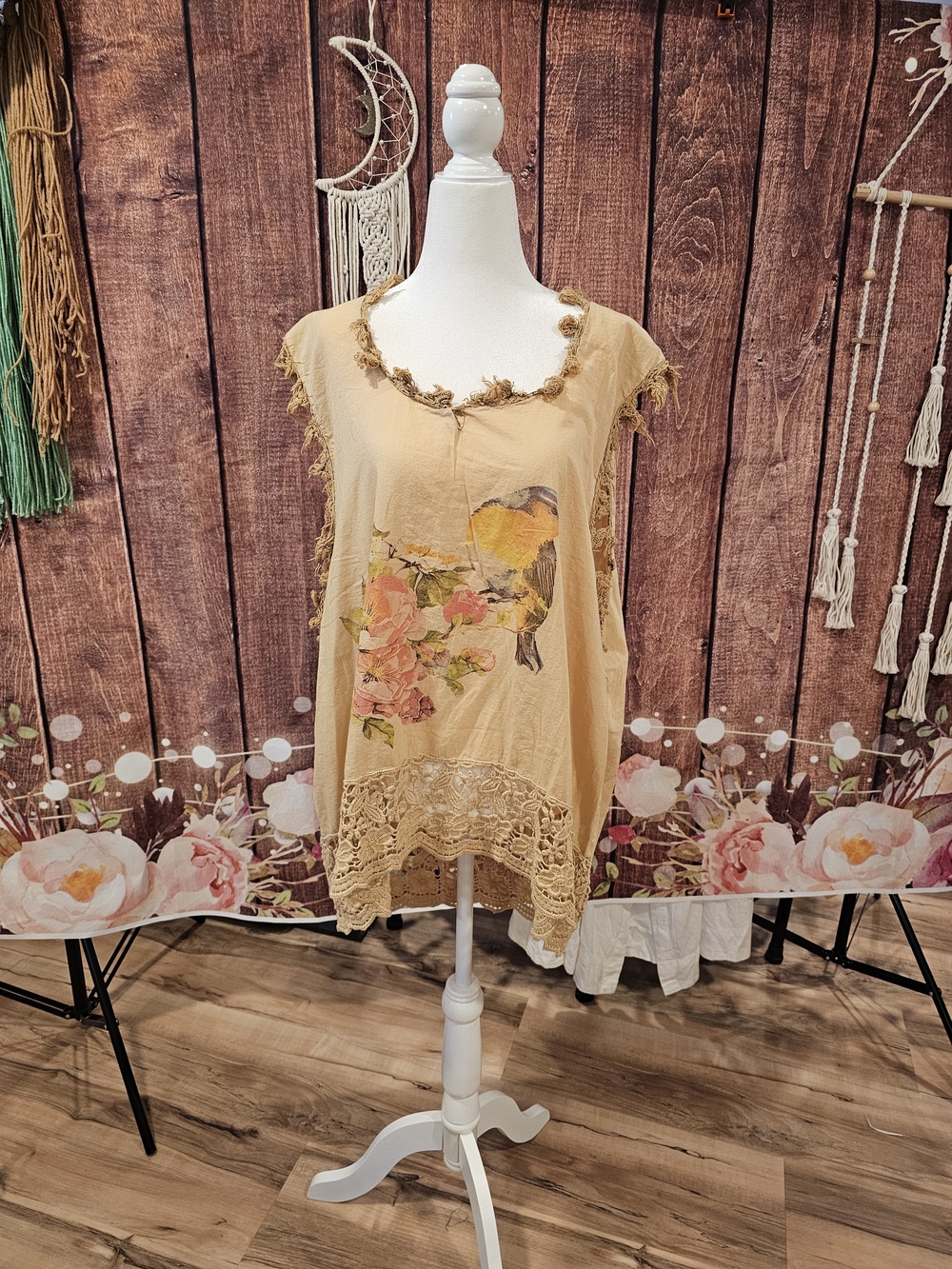 A RARE BIRD DELIGHT VUTTERFLY TUNIC TOP OS